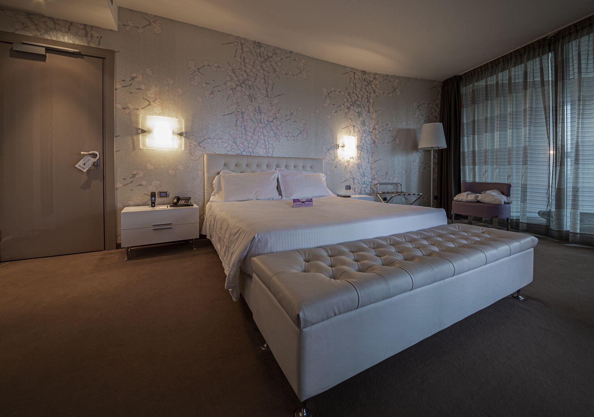 Hotel For You Чернуско-суль-Навильо Экстерьер фото